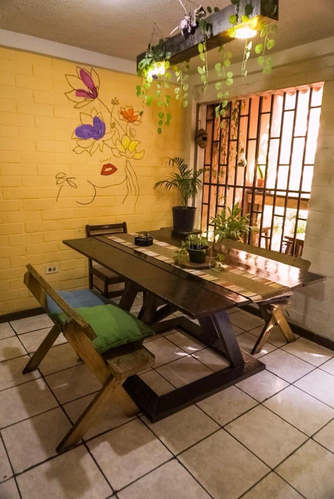 Pool House Hostel Santa Ana Exterior photo